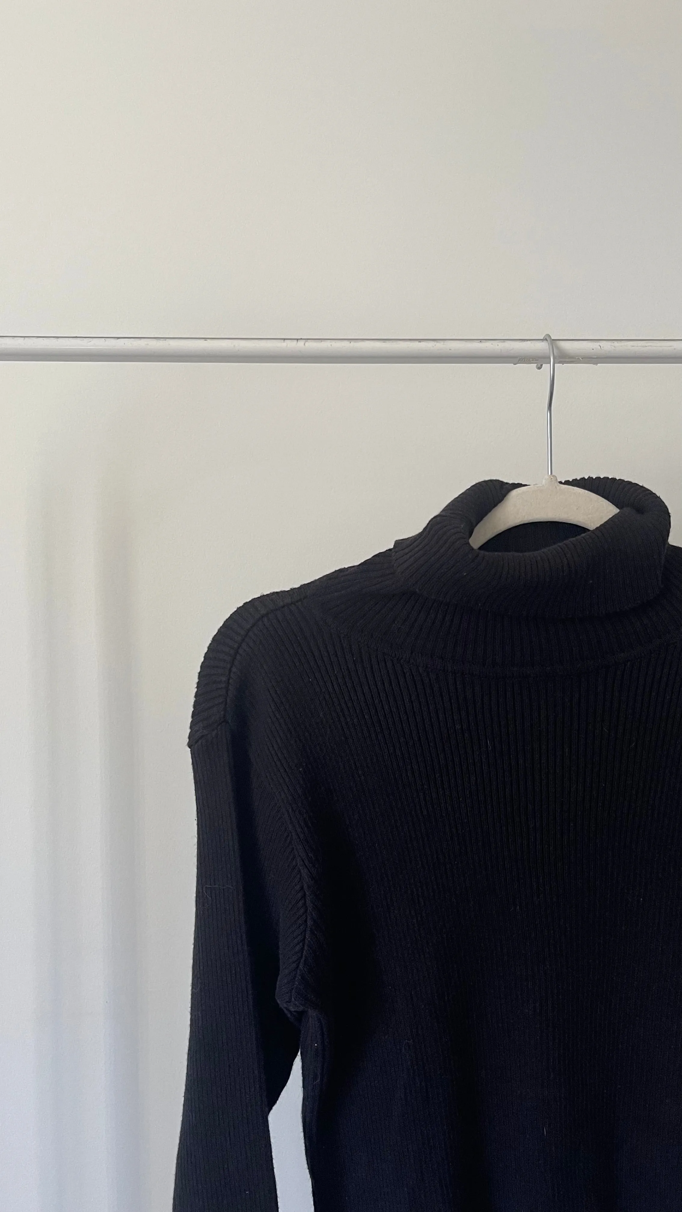 90s Black Ribbed Turtleneck - L