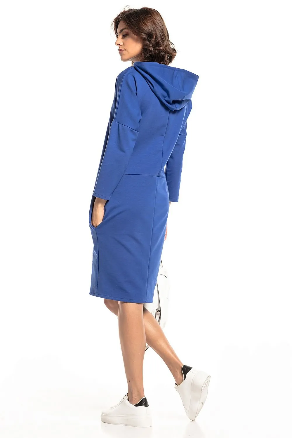 Chic Knit Hooded Day Dress with Practical Pockets