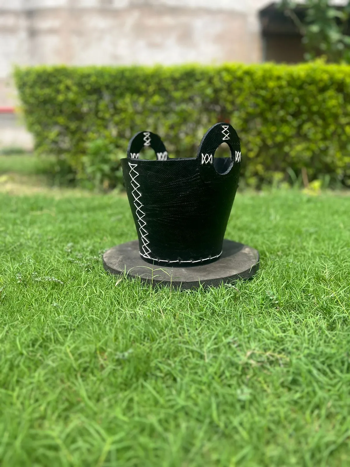 Round handle planter