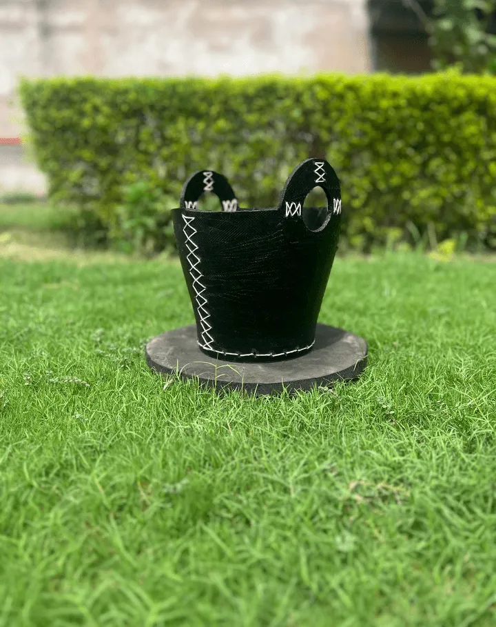 Round handle planter