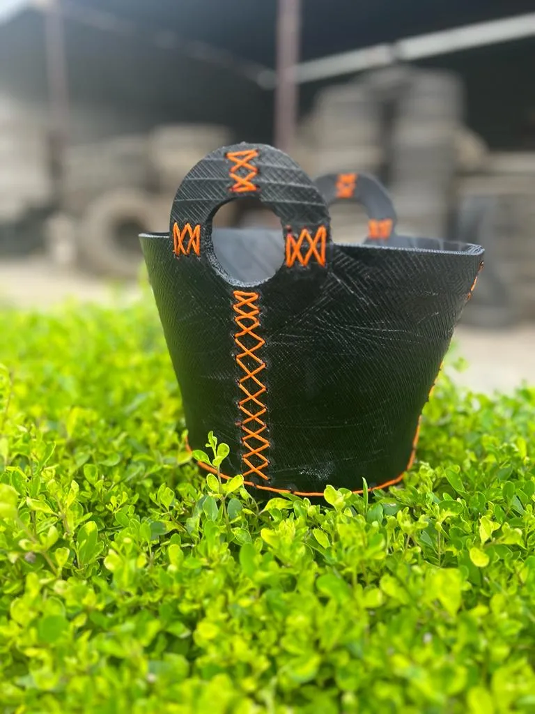 Round handle planter