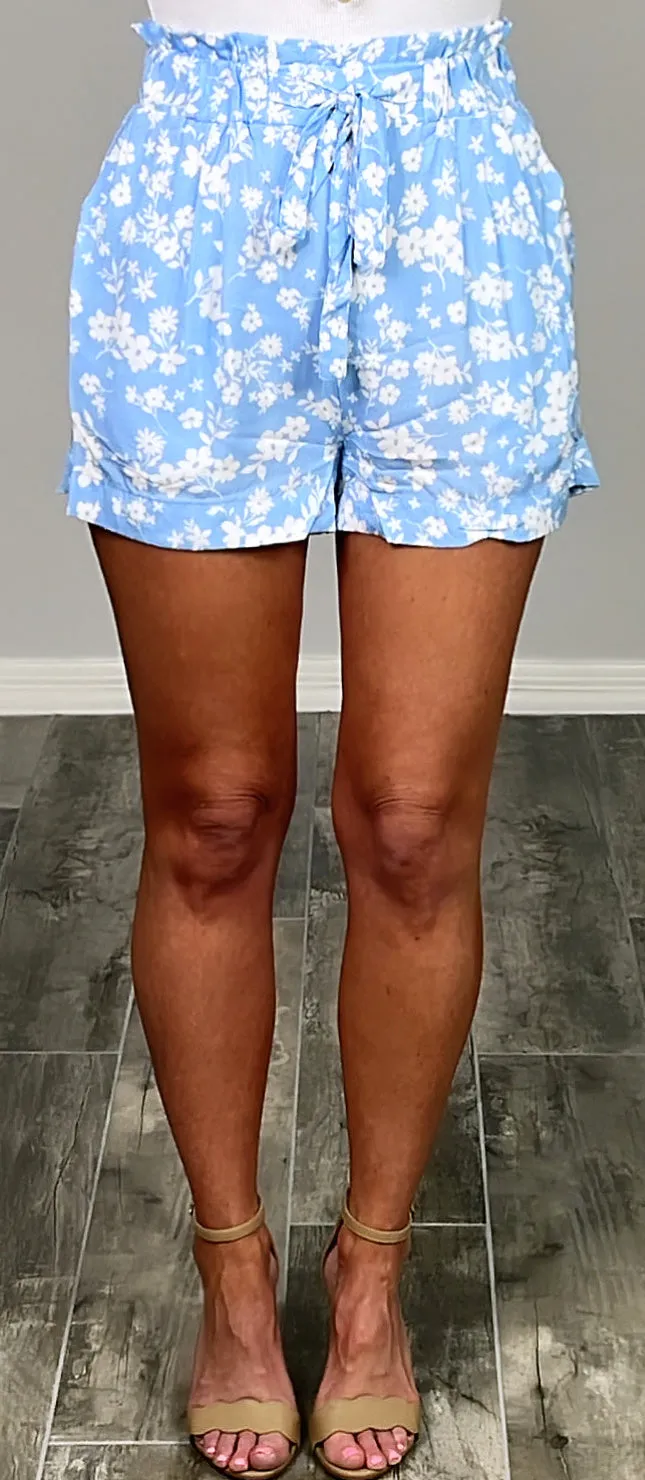 Sun And Blooms Floral Print Shorts - Blue