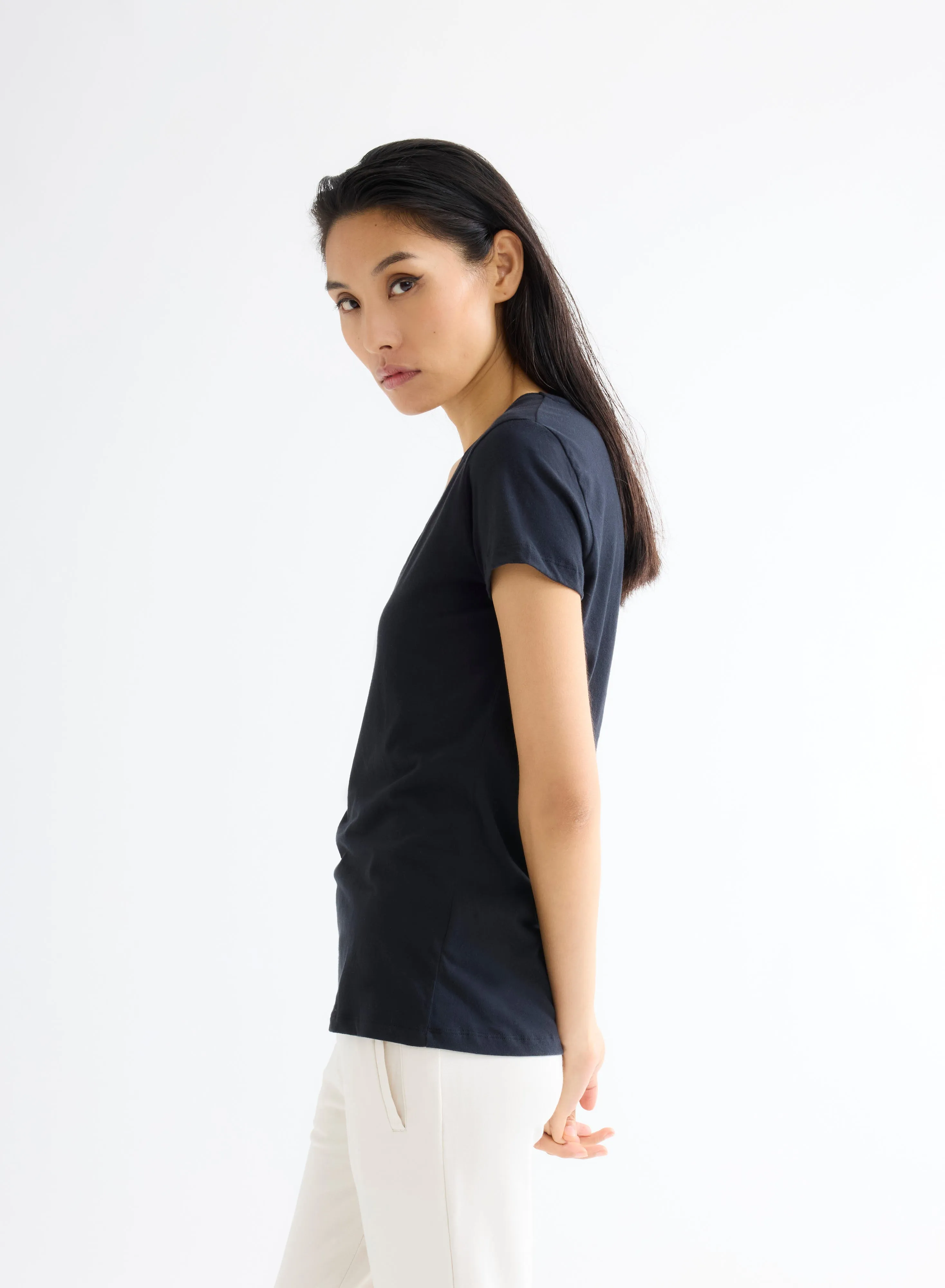 T-shirt Noir Julia Col V Manches Courtes en Deluxe Coton