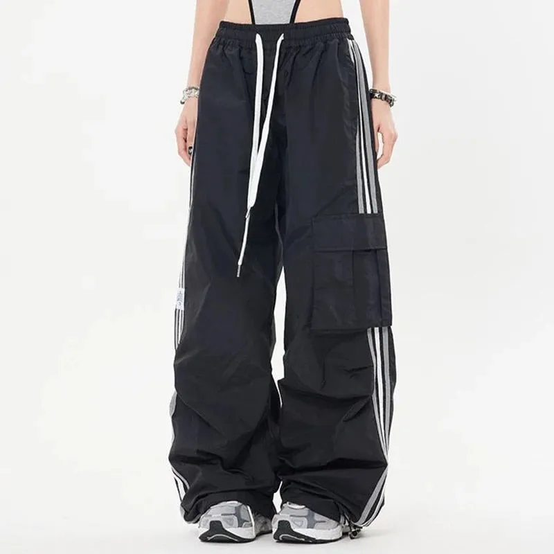 Trendy cargo pants with drawstring and pockets