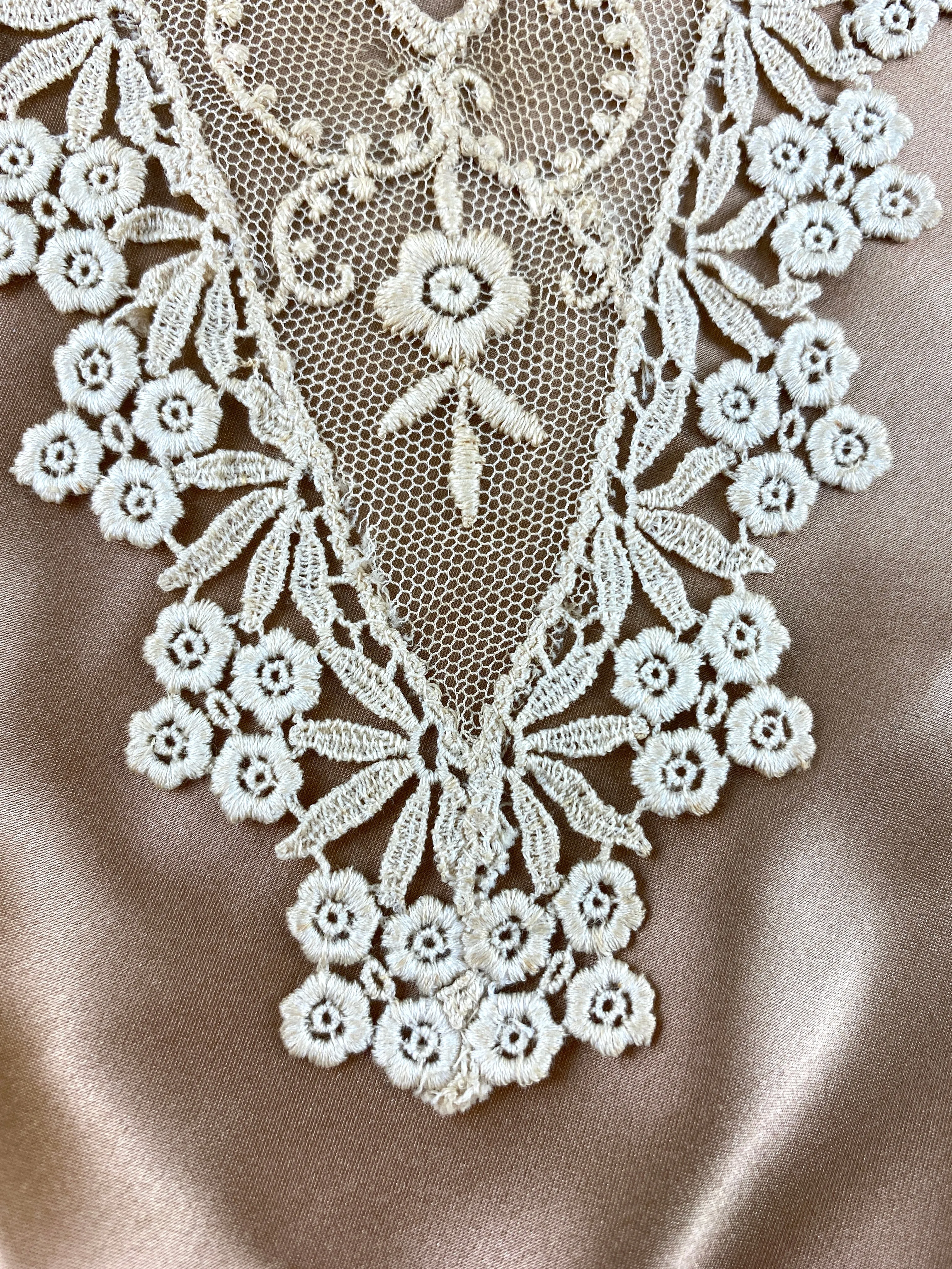 Vintage 1930s Beige Embroidered Tulle Collar